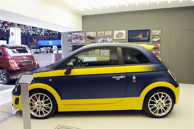 2013 Fiat 500 Abarth Fuori Serie: Paris 2012 11