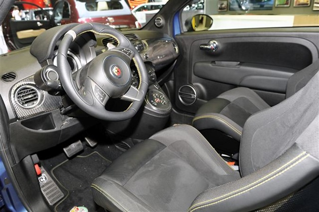 2013 Fiat 500 Abarth Fuori Serie: Paris 2012 5