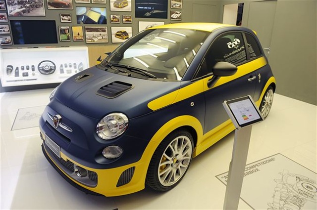 2013 Fiat 500 Abarth Fuori Serie: Paris 2012 8