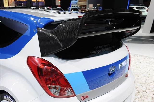 Hyundai i20 WRC: Paris 2012 10