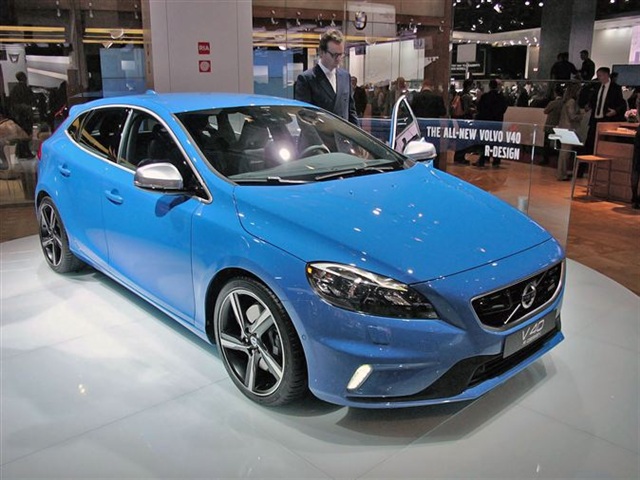 2013 Volvo V40 R Design: Paris 2012 1