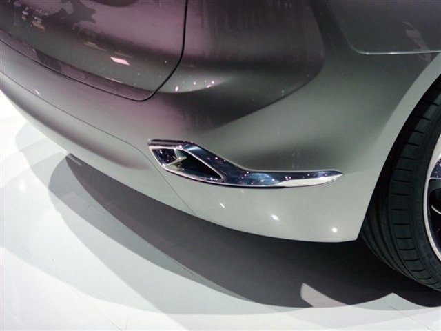 BMW Concept Active Tourer: Paris 2012 15