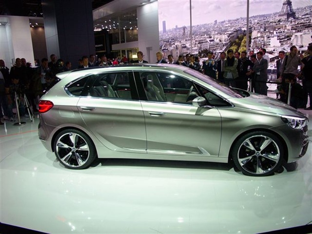BMW Concept Active Tourer: Paris 2012 5