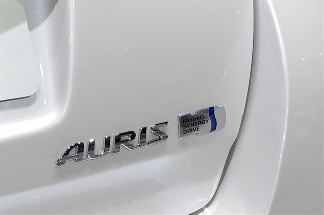 2013 Toyota Auris Hybrid: Paris 2012 11
