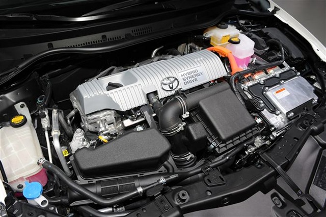 2013 Toyota Auris Hybrid: Paris 2012 15