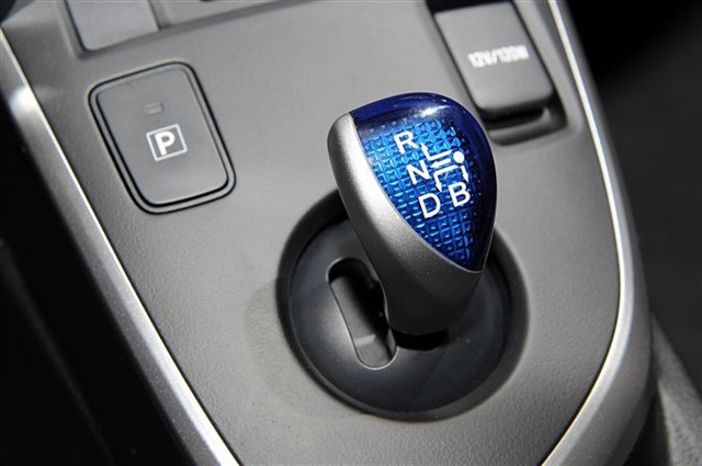 2013 Toyota Auris Hybrid: Paris 2012 17