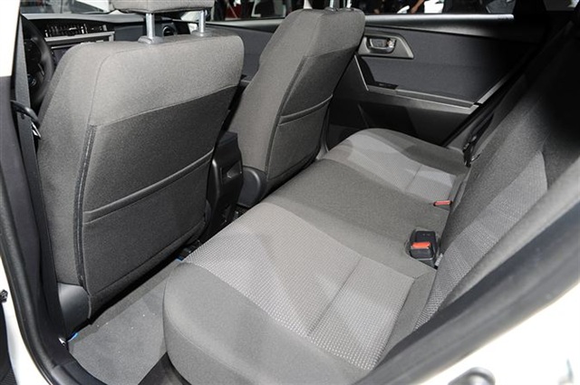 2013 Toyota Auris Hybrid: Paris 2012 18