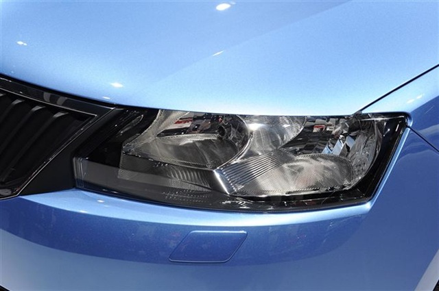 2013 Skoda Rapid: Paris 2012 10