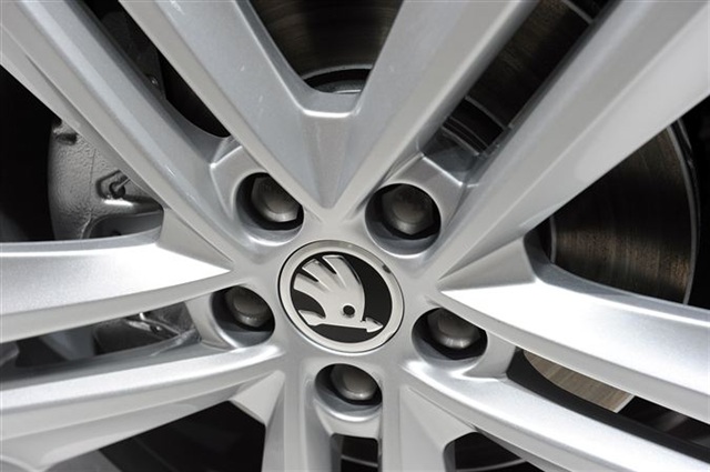 2013 Skoda Rapid: Paris 2012 11
