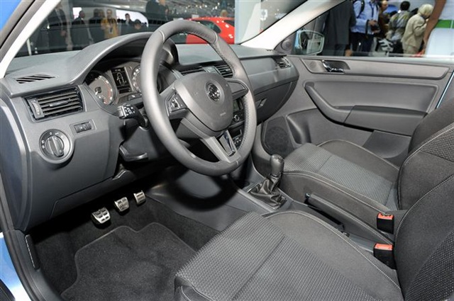 2013 Skoda Rapid: Paris 2012 15