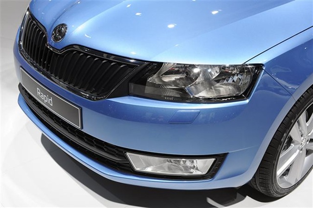 2013 Skoda Rapid: Paris 2012 7