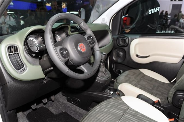 2013 Fiat Panda 4x4: Paris 2012 12