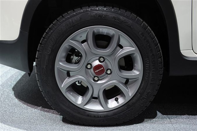 2013 Fiat Panda 4x4: Paris 2012 7