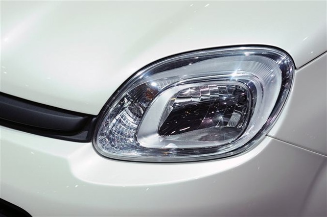 2013 Fiat Panda 4x4: Paris 2012 8