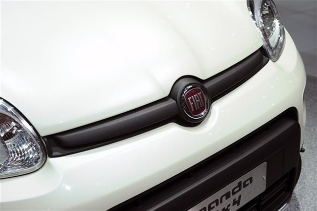 2013 Fiat Panda 4x4: Paris 2012 9