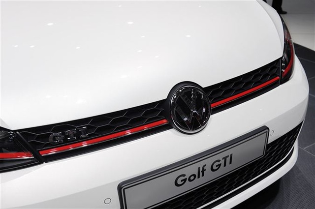 Volkswagen GTI MKVII: Paris 2012 10