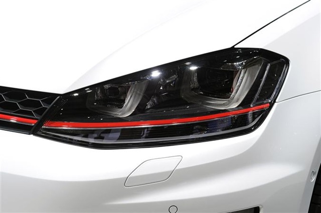 Volkswagen GTI MKVII: Paris 2012 11