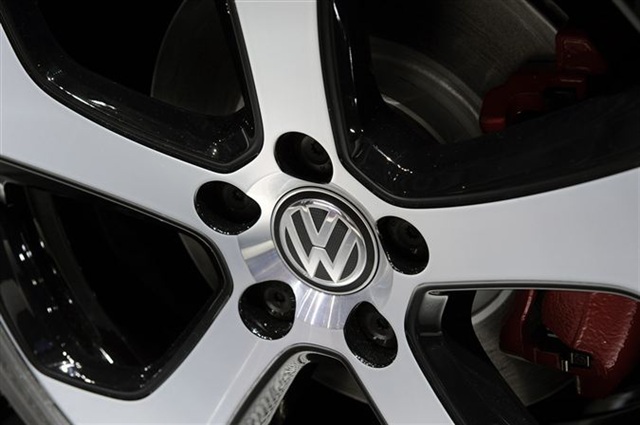 Volkswagen GTI MKVII: Paris 2012 13