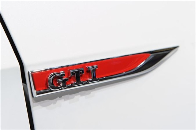 Volkswagen GTI MKVII: Paris 2012 14