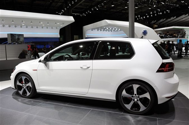 Volkswagen GTI MKVII: Paris 2012 2