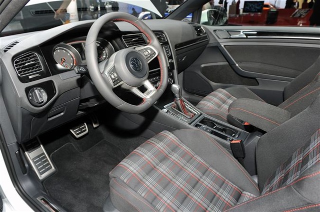 Volkswagen GTI MKVII: Paris 2012 20