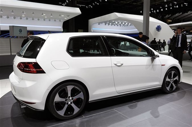 Volkswagen GTI MKVII: Paris 2012 4