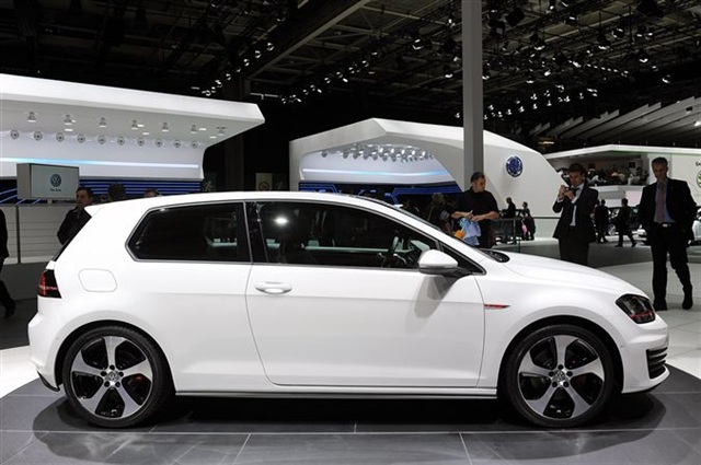 Volkswagen GTI MKVII: Paris 2012 5
