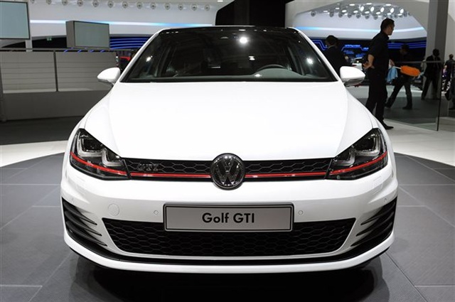 Volkswagen GTI MKVII: Paris 2012 7