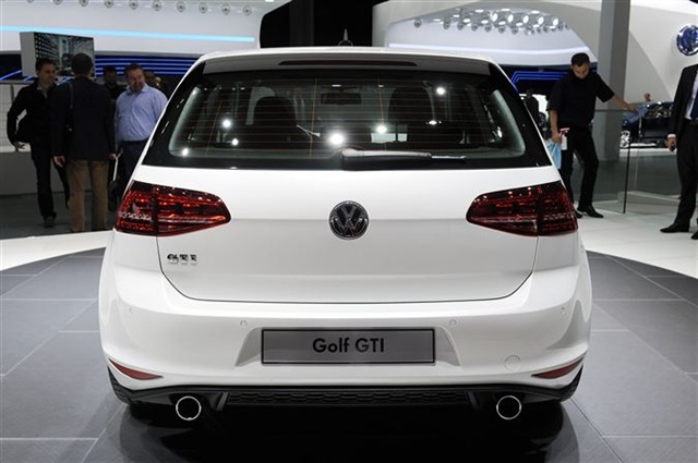 Volkswagen GTI MKVII: Paris 2012 8