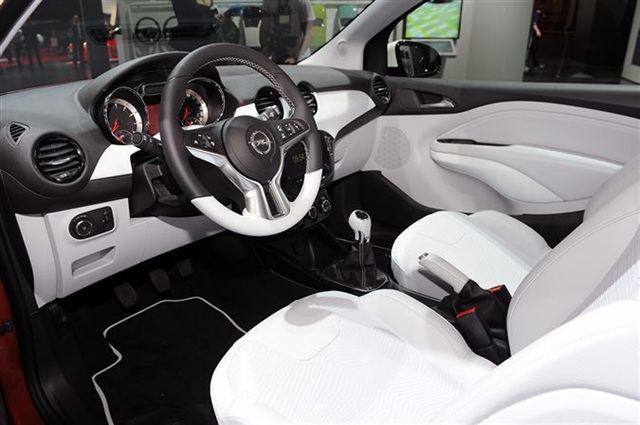 2013 Opel Adam: Paris 2012 14