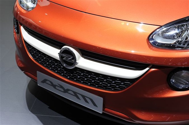 2013 Opel Adam: Paris 2012 9