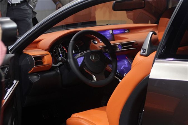 Lexus LF-CC Concept: Paris 2012 12