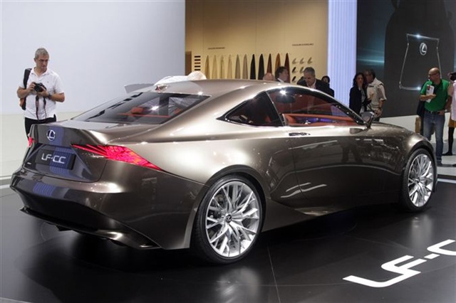 Lexus LF-CC Concept: Paris 2012 14
