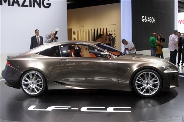 Lexus LF-CC Concept: Paris 2012 15