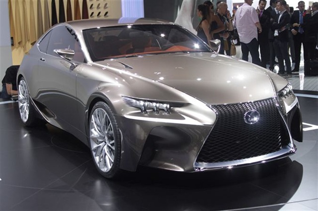 Lexus LF-CC Concept: Paris 2012 18