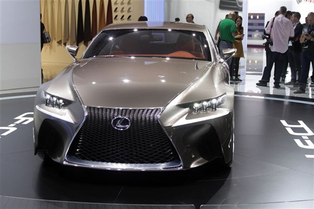 Lexus LF-CC Concept: Paris 2012 19