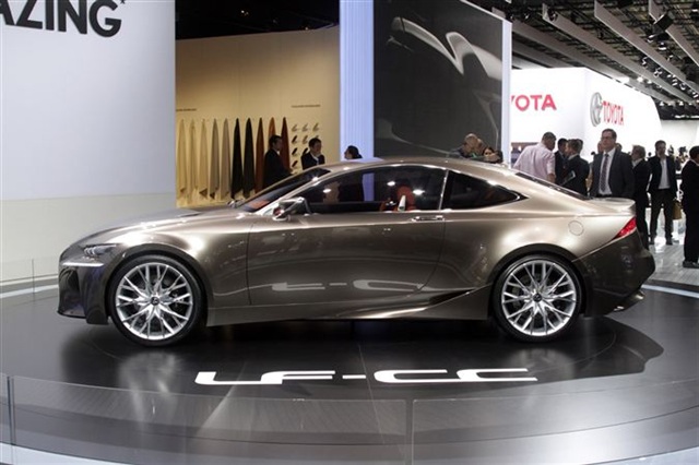Lexus LF-CC Concept: Paris 2012 21