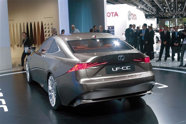 Lexus LF-CC Concept: Paris 2012 22