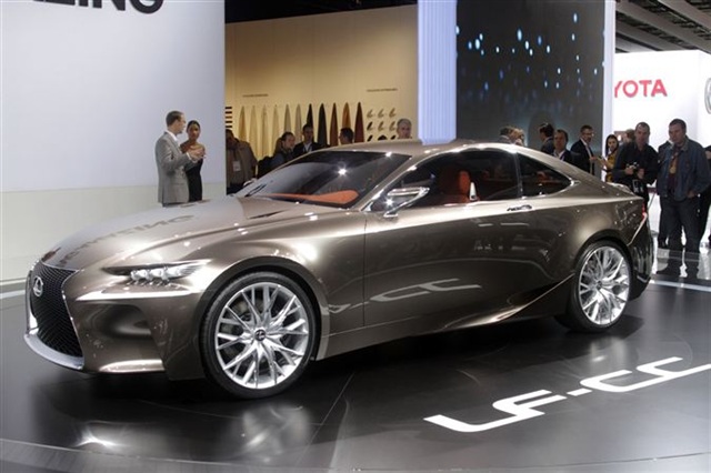 Lexus LF-CC Concept: Paris 2012 3