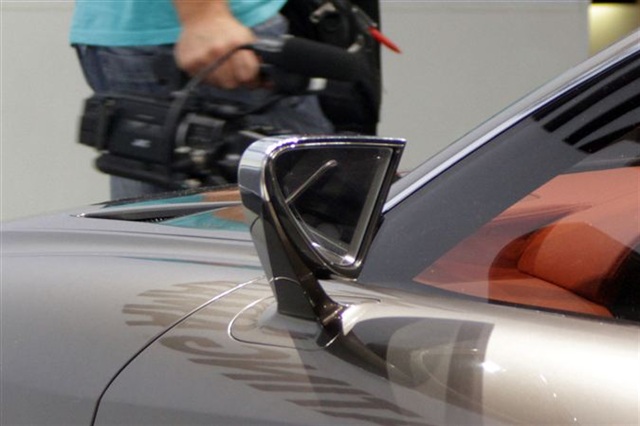 Lexus LF-CC Concept: Paris 2012 4