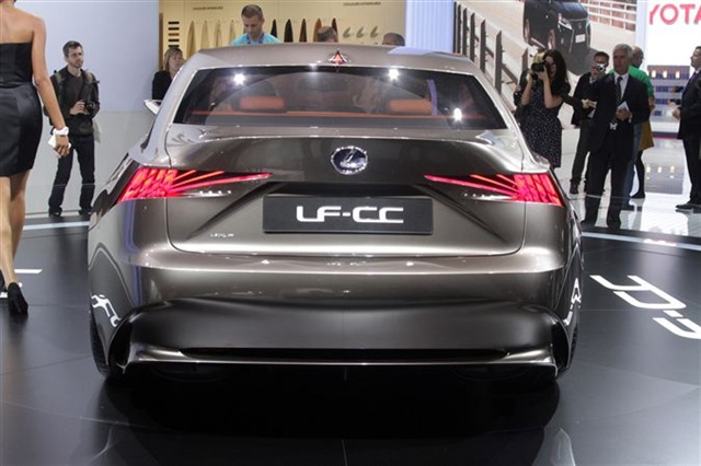 Lexus LF-CC Concept: Paris 2012 5