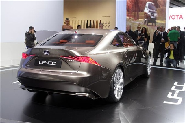 Lexus LF-CC Concept: Paris 2012 6
