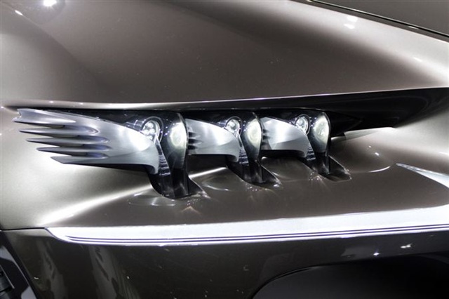 Lexus LF-CC Concept: Paris 2012 7