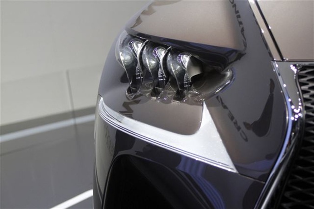 Lexus LF-CC Concept: Paris 2012 8