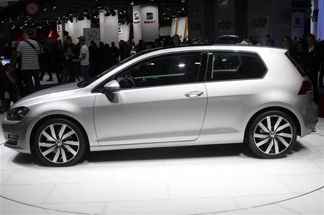Volkswagen Golf MKVII: Paris 2012 1