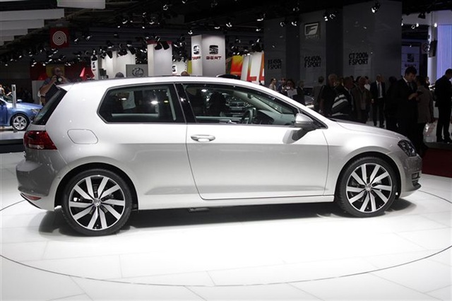 Volkswagen Golf MKVII: Paris 2012 10