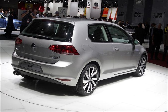 Volkswagen Golf MKVII: Paris 2012 12