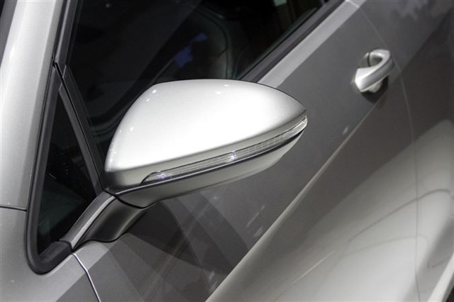 Volkswagen Golf MKVII: Paris 2012 17