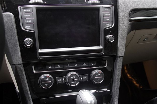 Volkswagen Golf MKVII: Paris 2012 21