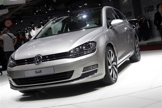 Volkswagen Golf MKVII: Paris 2012 3